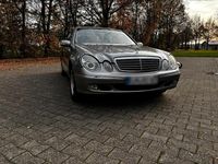 Gebraucht Mercedes E220 150 PS (110 kW) 2002 Braun Limousine
