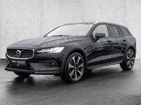 Gebraucht Volvo V60 CC Plus 197 PS (144 kW) 2024 Onyx black / metallic Kombi