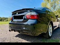 Gebraucht BMW 320 173 PS (127 kW) 2006 Blau Limousine