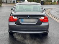 Gebraucht BMW 318 143 PS (105 kW) 2008 Grau Limousine