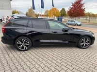 Gebraucht Volvo V60 Plus 197 PS (144 kW) 2025 Schwarz Kombi