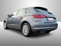 Gebraucht Audi A3 Comfort 125 PS (91 kW) 2015 Grau Limousine
