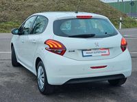 Gebraucht Peugeot 208 Active 110 PS (80 kW) 2019 Weiß Kleinwagen