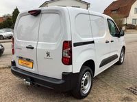 Gebraucht Peugeot Partner 102 PS (75 kW) 2024 Lackierung weiss icy/typ ausse Van / Kleinbus