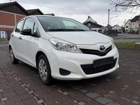 Gebraucht Toyota Yaris 69 PS (50 kW) 2012 Weiß Kleinwagen