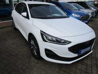 Gebraucht Ford Focus Titanium 125 PS (91 kW) 2022 Weiß Limousine