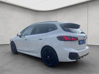 Gebraucht BMW 220 Active Tourer Performance 156 PS (114 kW) 2023 Weiß Van / Kleinbus