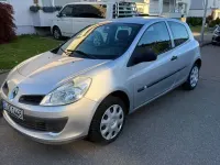 Gebraucht Renault Clio II 58 PS (42 kW) 2006 Silber Kleinwagen