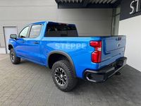 Neu Chevrolet Silverado 426 PS (313 kW) 2025 Blau SUV