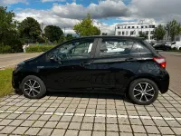 Gebraucht Toyota Yaris Hybrid Team 101 PS (74 kW) 2018 Schwarz Kleinwagen