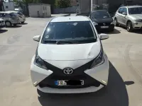 Gebraucht Toyota Aygo 69 PS (50 kW) 2016 Weiß Kleinwagen