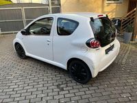 Gebraucht Toyota Aygo 69 PS (50 kW) 2014 Weiß Kleinwagen