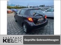 Gebraucht Toyota Yaris Basis 99 PS (72 kW) 2016 Mysticschwarz mica Limousine