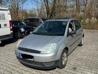 Gebraucht Ford Fiesta 80 PS (58 kW) 2002 Silber Kleinwagen