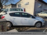 Gebraucht Opel Astra Edition 116 PS (85 kW) 2013 Weiß Limousine