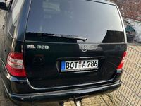 Gebraucht Mercedes ML320 218 PS (160 kW) 2001 Schwarz SUV