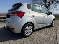 Gebraucht Hyundai ix20 125 PS (91 kW) 2015 Silber Kleinwagen