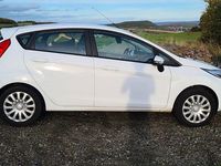 Gebraucht Ford Fiesta Trend 80 PS (58 kW) 2017 Weiß Kleinwagen