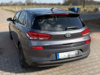 Gebraucht Hyundai i30 Intro Edition 110 PS (80 kW) 2017 Grau Limousine