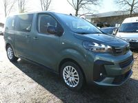 Neu Peugeot Traveller Active 177 PS (130 kW) 2025 All terrain grün metallic Van / Kleinbus