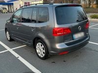 Gebraucht VW Touran 105 PS (77 kW) 2013 Braun Van / Kleinbus