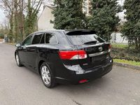 Gebraucht Toyota Avensis 124 PS (91 kW) 2012 Schwarz Kombi