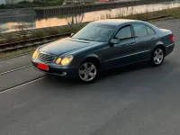 Gebraucht Mercedes E220 150 PS (110 kW) 2004 Blau Limousine