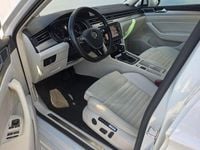 Gebraucht VW Passat Highline 179 PS (131 kW) 2018 Oryxweiß perlmutteffekt Kombi