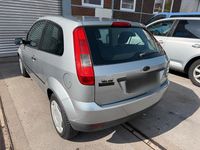 Gebraucht Ford Fiesta 70 PS (51 kW) 2005 Silber Kleinwagen