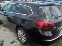 Gebraucht Opel Astra Exklusiv 165 PS (121 kW) 2015 Schwarz Kombi
