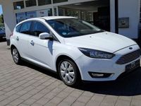 Gebraucht Ford Focus Titanium 125 PS (91 kW) 2016 Frostweiß Limousine