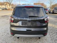 Gebraucht Ford Kuga Titanium 150 PS (110 kW) 2018 Grau SUV