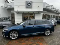 Gebraucht VW Passat Elegance 150 PS (110 kW) 2023 Aquamarinblau metallic (metallic) Kombi