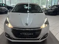 Gebraucht Peugeot 208 Allure 110 PS (80 kW) 2016 Weiß Kleinwagen