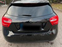 Gebraucht Mercedes A180 122 PS (89 kW) 2013 Schwarz Kleinwagen