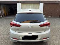 Gebraucht Hyundai i20 Passion 101 PS (74 kW) 2018 Grau Kleinwagen