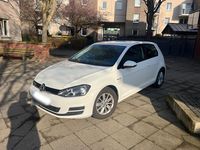 Gebraucht VW Golf VII 115 PS (84 kW) 2015 Weiß Kleinwagen
