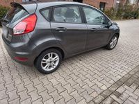 Gebraucht Ford Fiesta Celebration 80 PS (58 kW) 2016 Grau Kleinwagen