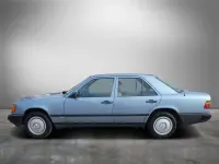 Gebraucht Mercedes E230 136 PS (100 kW) 1985 Diamantblacu metallic Limousine