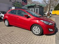 Gebraucht Hyundai i30 101 PS (74 kW) 2017 Rot Limousine