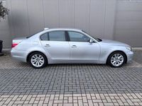 Second-hand BMW 523 177 CP (130 kW) 2006 Argintiu Berlinǎ