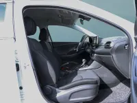 Gebraucht Hyundai i30 120 PS (88 kW) 2021 Weiß Kleinwagen
