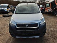 Gebraucht Peugeot Partner Tepee 120 PS (88 kW) 2017 Weiß Van / Kleinbus