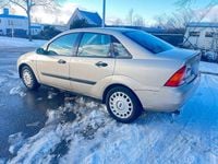 Gebraucht Ford Focus 113 PS (83 kW) 2001 Gold Limousine