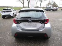 Gebraucht Toyota Yaris Hybrid Basis 116 PS (85 kW) 2022 Shimmering silver metallic Limousine