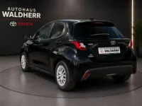 Gebraucht Toyota Yaris Comfort 72 PS (52 kW) 2022 Mysticschwarz mica Kleinwagen