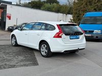 Gebraucht Volvo V60 150 PS (110 kW) 2017 Weiß Kombi