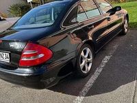 Second-hand Mercedes E220 150 CP (110 kW) 2004 Negru Berlinǎ