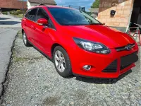 Gebraucht Ford Focus Titanium 125 PS (91 kW) 2012 Rot Limousine