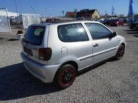 Gebraucht VW Polo 60 PS (44 kW) 1999 Silber metallic Limousine